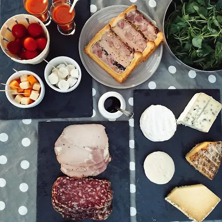 La Roulotte Champetre Des Grillots Beaulon