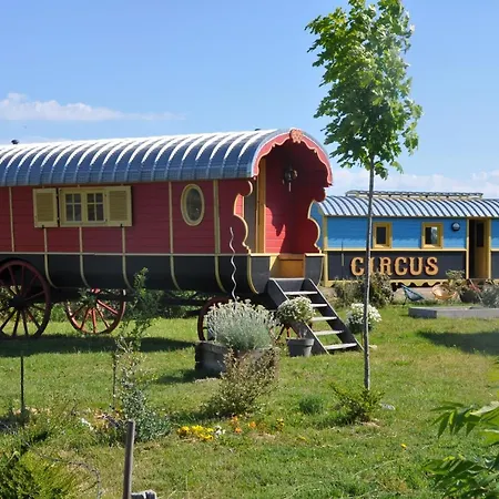 La Roulotte Champetre Des Grillots Bed & Breakfast Beaulon