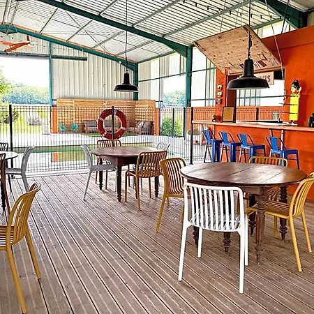 La Roulotte Champetre Des Grillots Bed and Breakfast