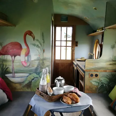 La Roulotte Champetre Des Grillots Bed & Breakfast *