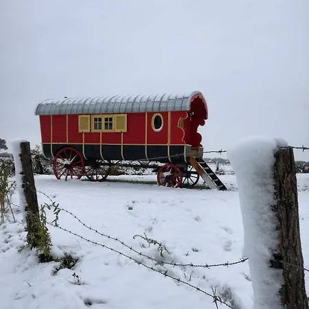 La Roulotte Champetre Des Grillots 3*